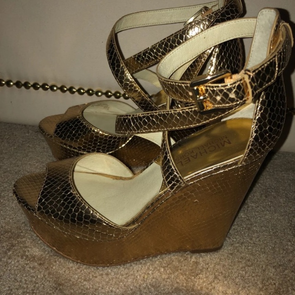 Shoes - Picture 4 of 8